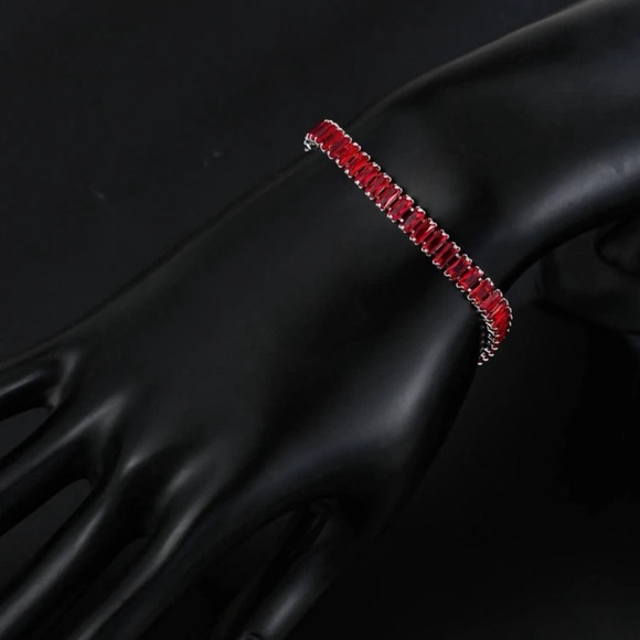 Women Red Fashion Statement Cubic Shiny Bracelet - Picture 2 of 5